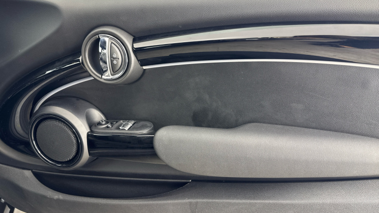 MINI Hatchback 135kW Cooper S Level 2 33kWh 3dr Auto Electric Hatchback